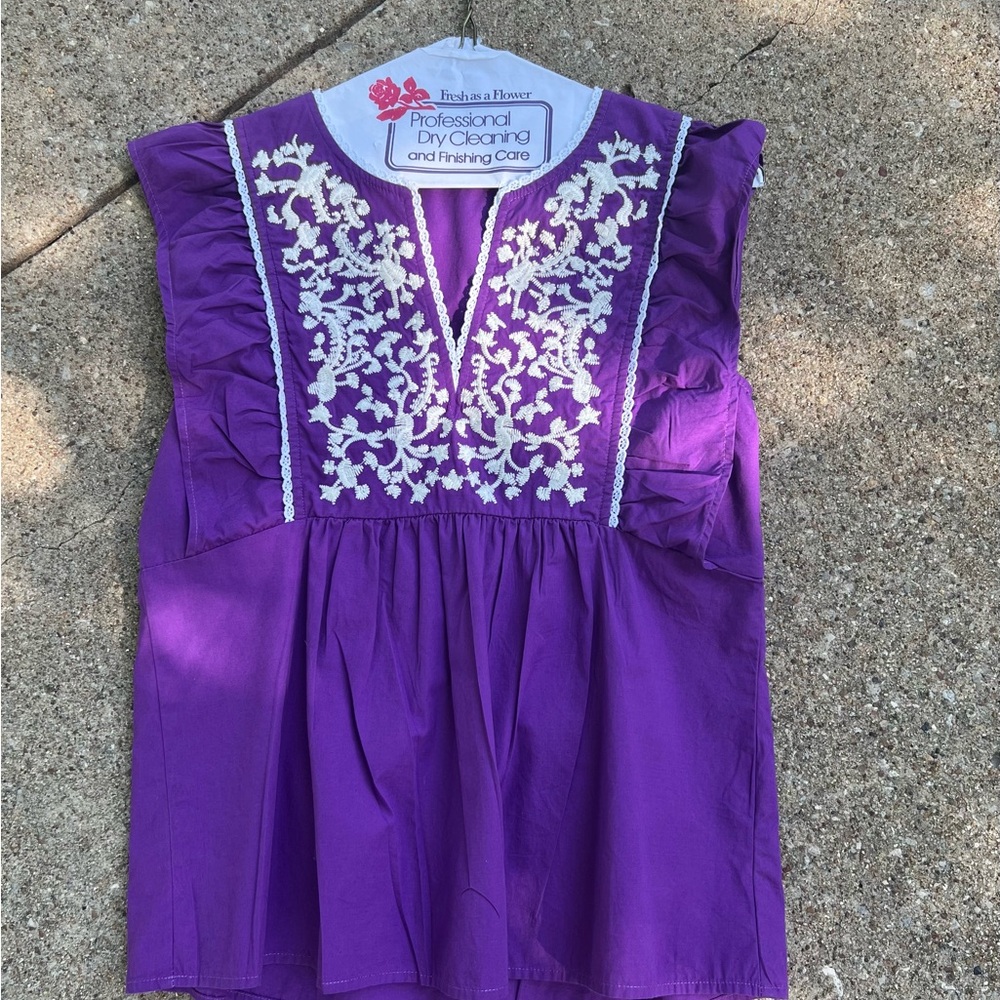 BUDDY LOVE sleeveless embroidered top EUC